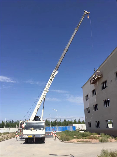 会宁县“轻装强干”—— 吊车的 “轻量化臂架” 技术